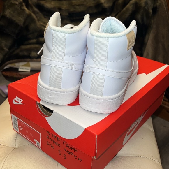 BRAND NEW Women’s Nike Court Royale 2 Mid Sneakers Size 8.5 - Picture 4 of 8